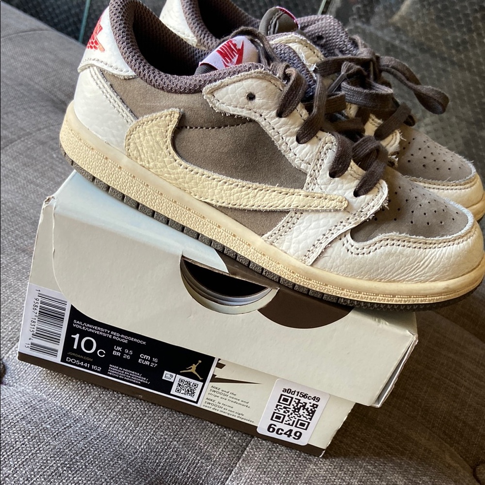 Travis Scott reverse mocha  Nike, Jordan brown cream